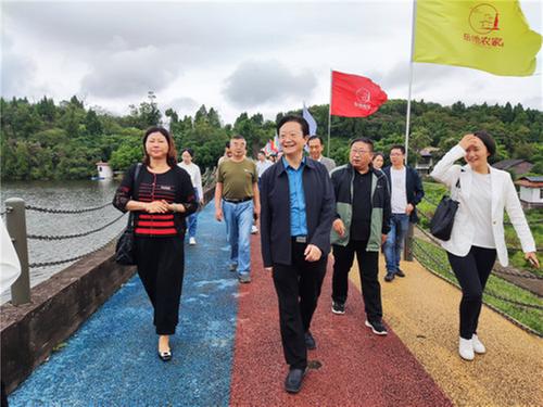 广安市老促会会长刘凤成一行赴岳池县开展助推老区建设工作专题调研活动