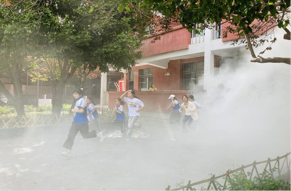 长赤镇龙池学校举行消防演练活动