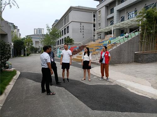 仁寿县八里社区筑牢校园安全防护网