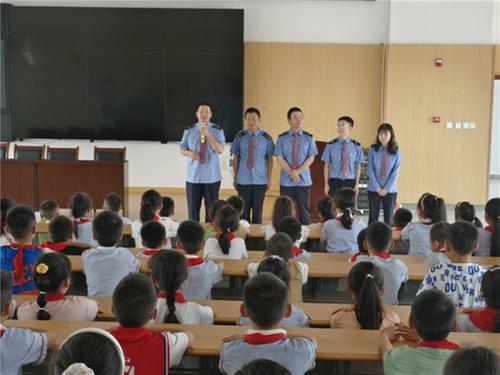 飞速的铁路 便捷的出行