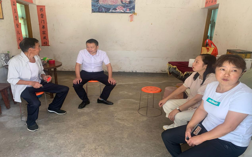 南江县金盆小学走访慰问退休老教师