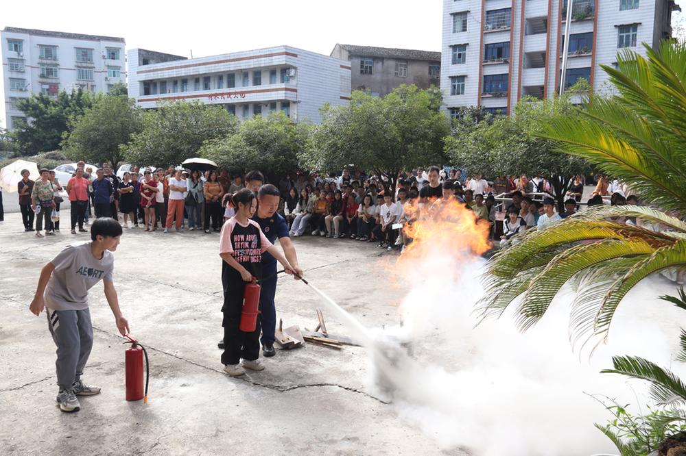 武胜县全国科普日系列活动——消防安全进校园