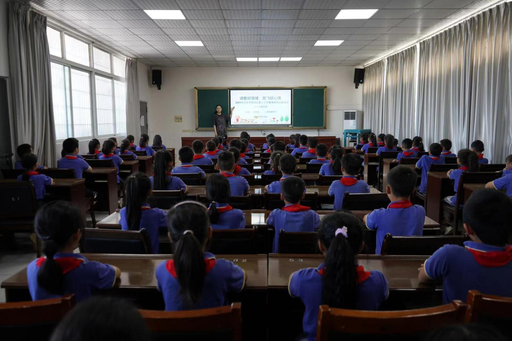 恩阳区三小开展健康教育实践活动主题讲座