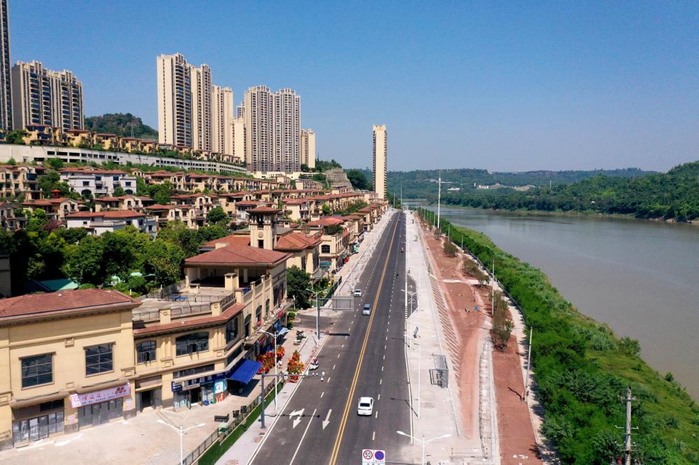 广安区：改造城市道路 “刷新”城市颜值