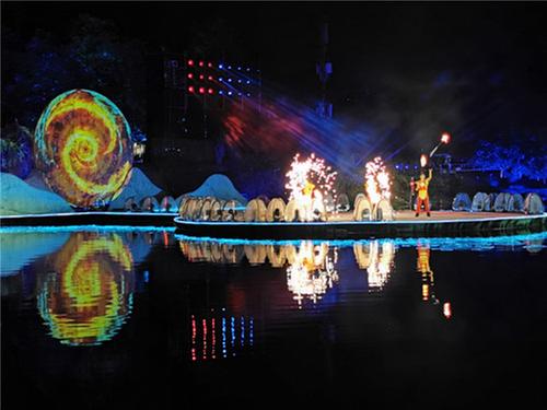 洪雅县：长假期间 柳江古镇景区旅游“火爆”