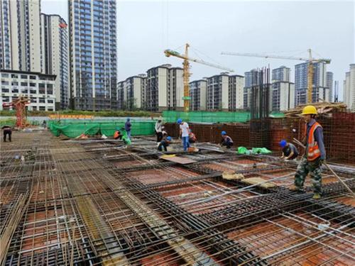 乐山市：节日不停工 坚守岗位保建设