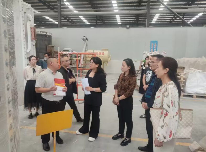 内江市科协到隆昌调研院士（专家）工作站建设情况