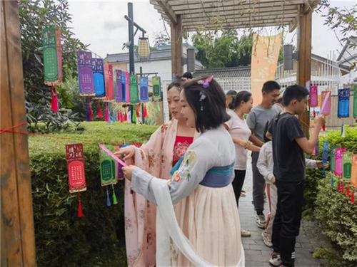 “双节”假期见证活力青神