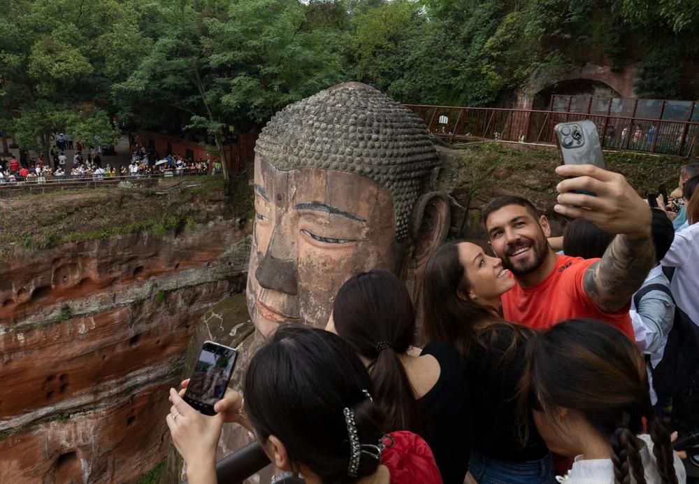 全球征集乐山大佛守护人及团体！入选者3年内游乐山大佛景区免票或半价
