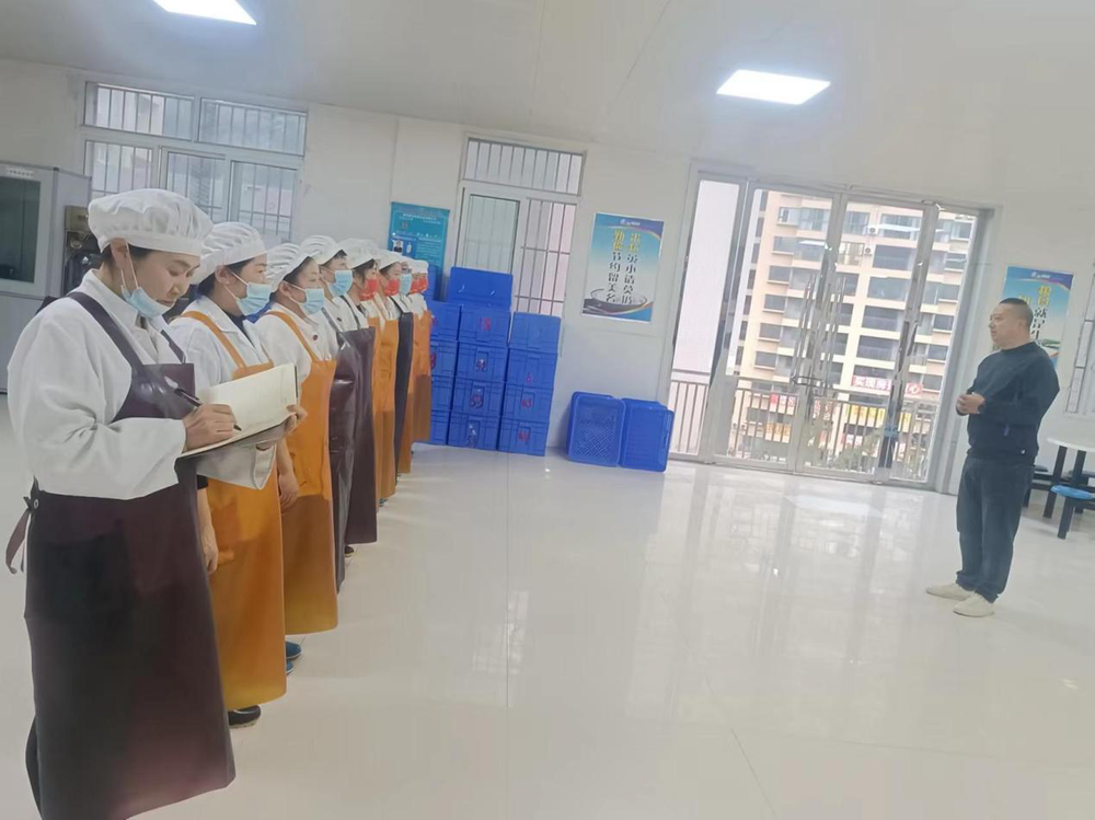 南江县朝阳小学开展食堂从业人员业务培训