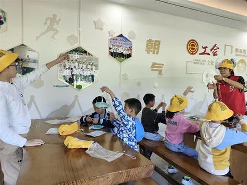 瑞峰镇开展古法杆秤制作研学活动