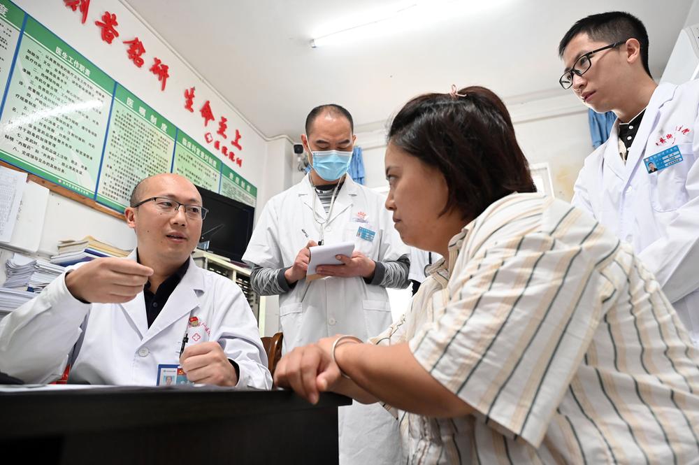 东兴区：健康护航和美乡村