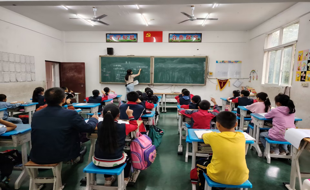 南江县高桥镇九义校开展全校性“推门听课”活动