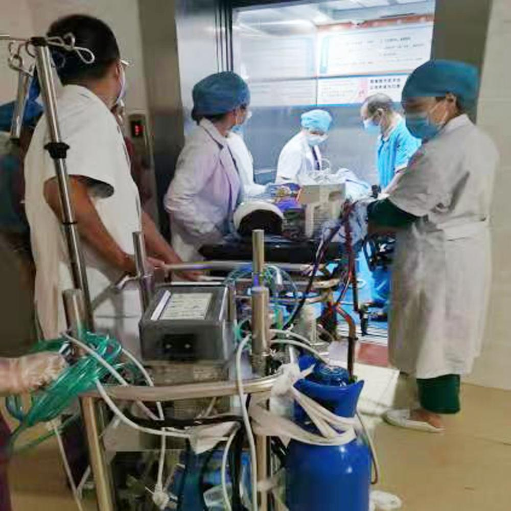 妙龄少女高处坠落命悬一线 华西广医ECMO团队火速驰援化险为夷