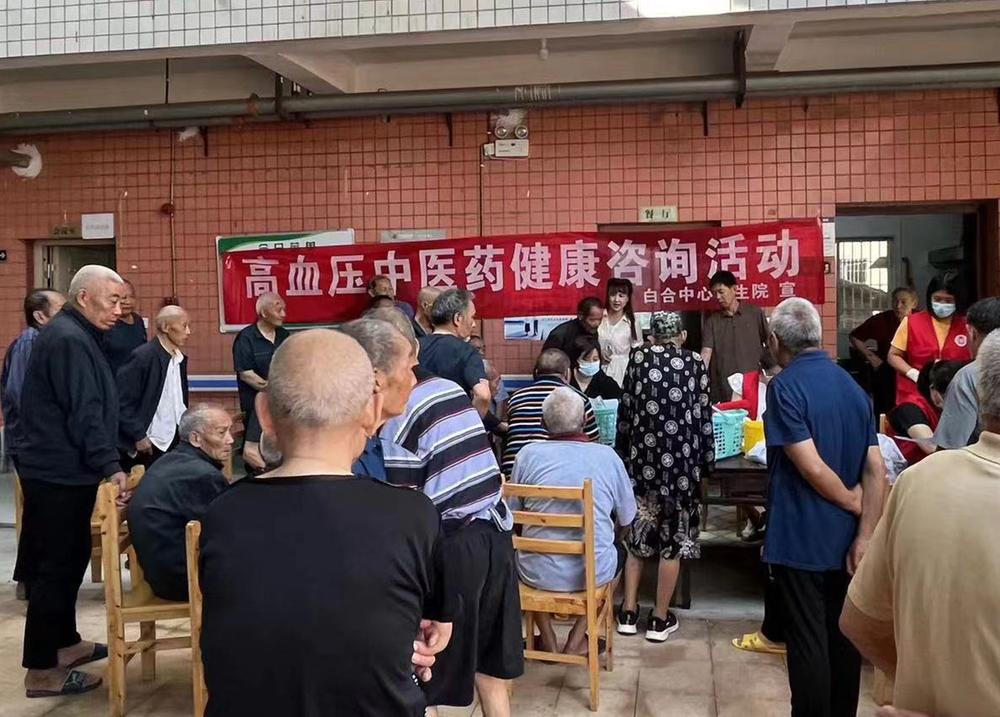 东兴区：巡回医疗队奔忙在乡村