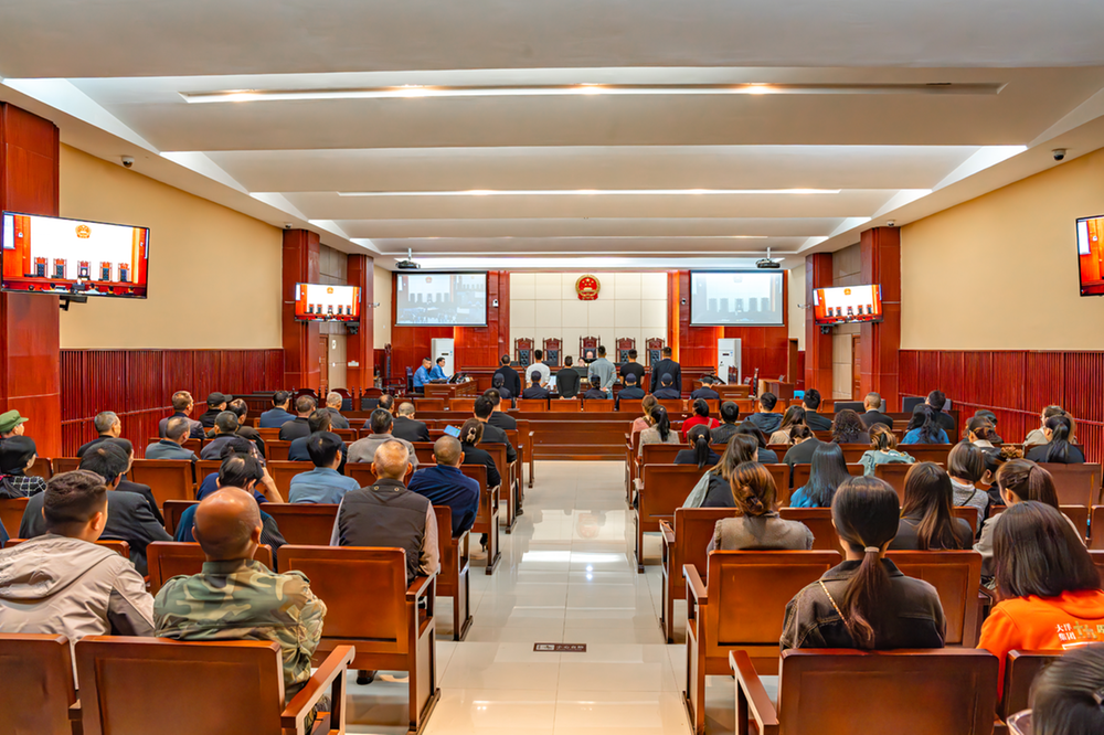 邻水县：零距离旁听庭审 让“法律明白人”更明白法律