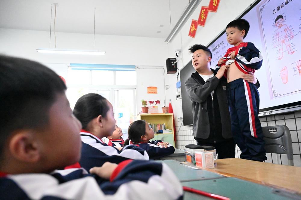 东兴区：中医文化进校园 让传统文化根植青少年心中