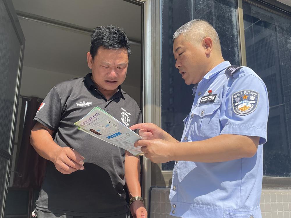 华蓥市双河派出所深入辖区进行文明养犬宣传