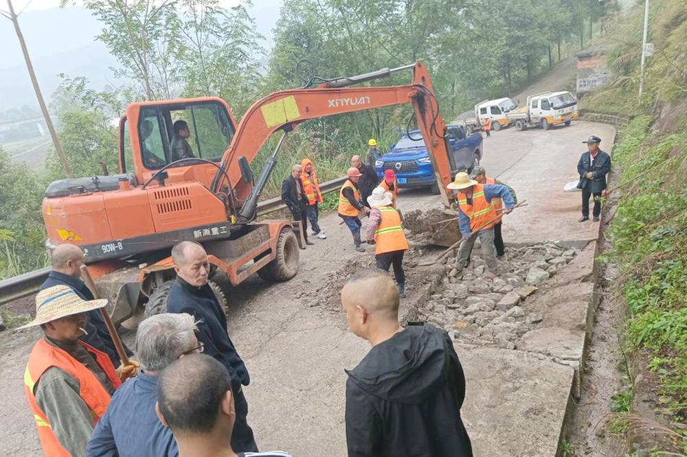 华蓥市公路管理养护段抢抓有力时机做好公路养护工作