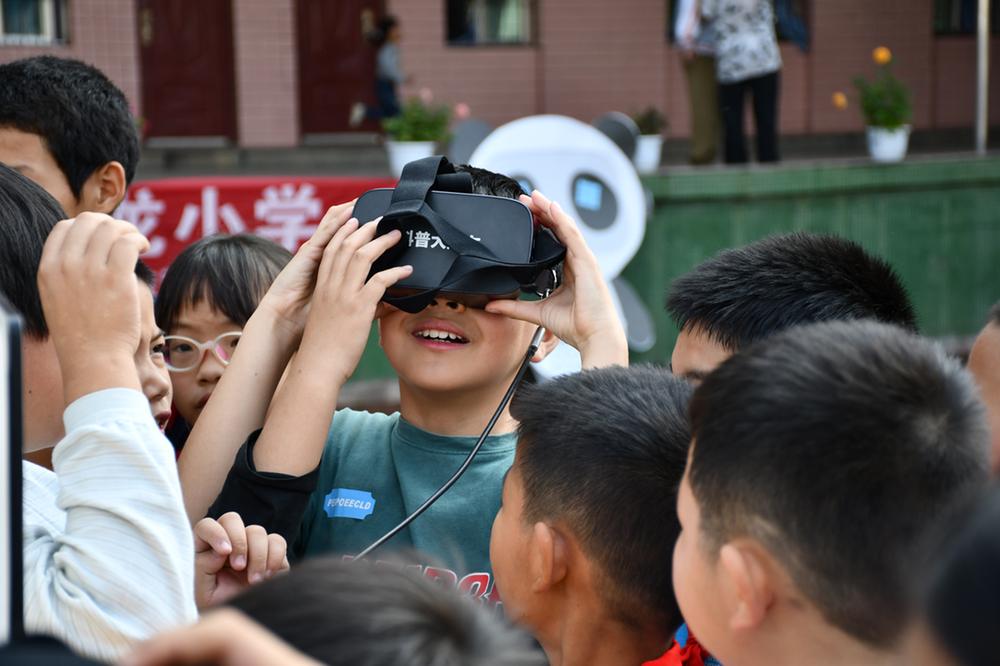 视频新闻|岳池县开展科普大篷车进校园活动