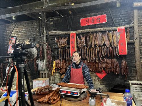 备战“双十一” 青神电商销售忙