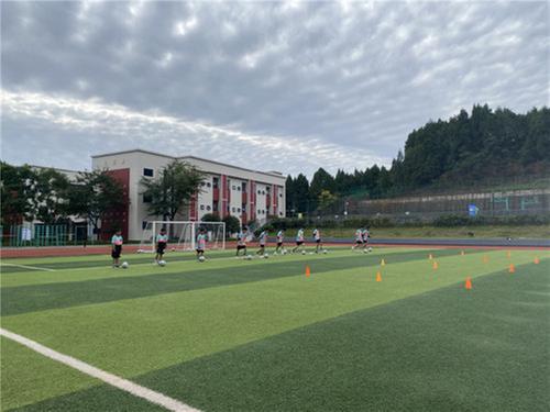 简阳市：用多彩教育点亮乡村学校里的快乐童年