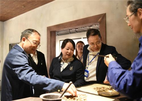 践行“四下基层” 资阳市科协走进资阳市中医医院开展科技服务