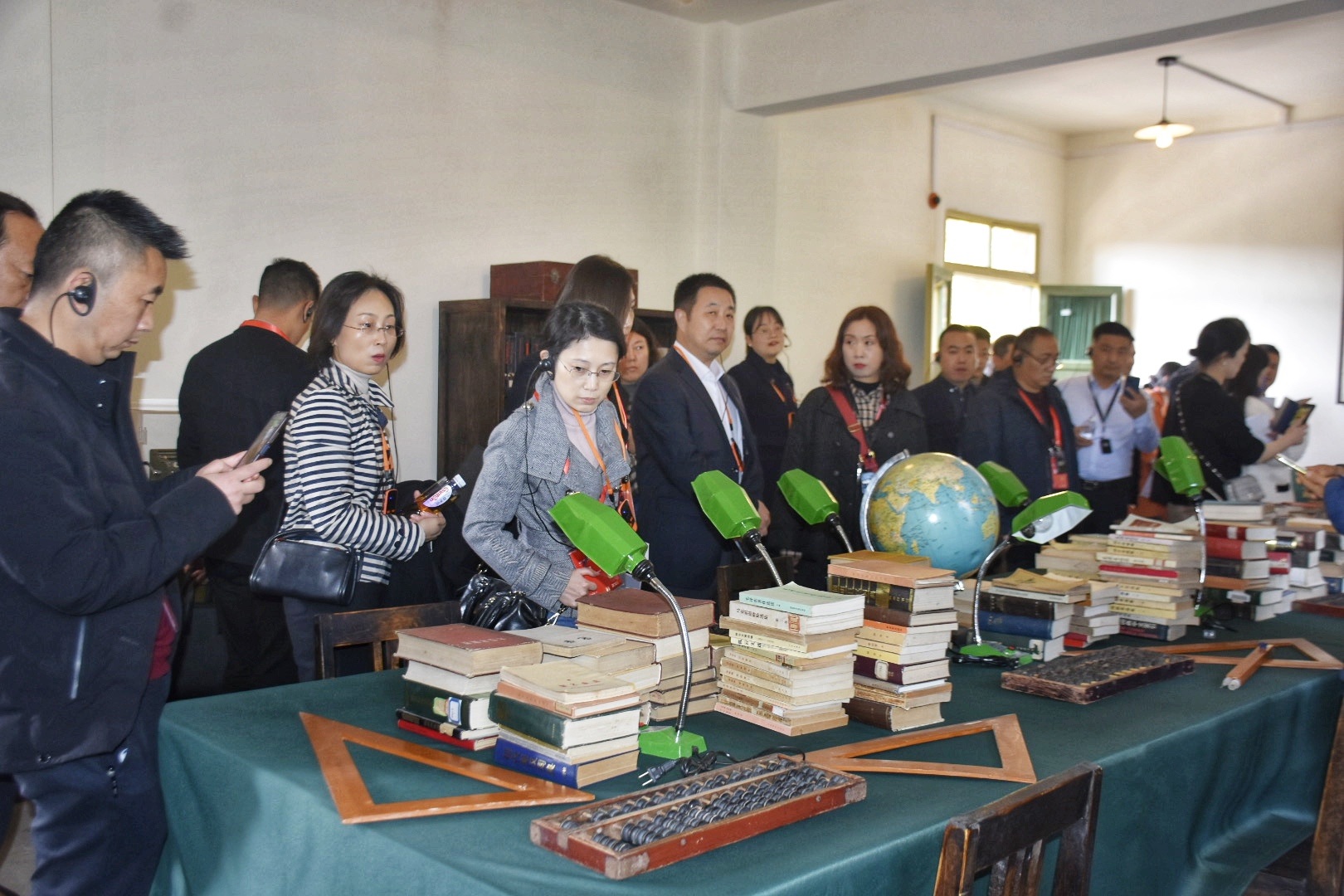 首届川渝科普大会组织与会代表参观全国科学家精神教育基地“两弹城”