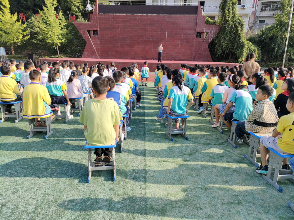 南江县青少年活动中心水车坝活动辅导站正式开班