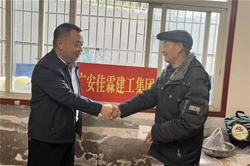 枣山街道携手爱心企业慰问白血病儿童