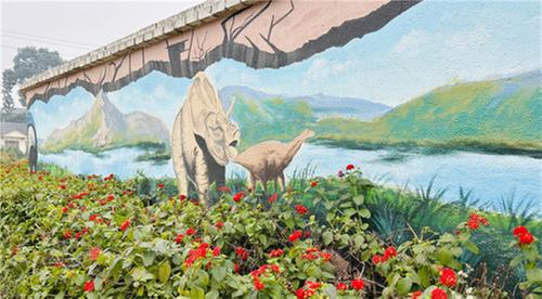 青神县：多彩墙绘映乡村 振兴图景展未来