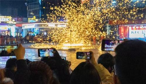 仁寿县：点燃岁末浓浓烟火气 敲响新年消费最强音