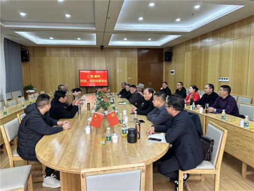 仁寿县科协与县老科协赴青神县参观学习