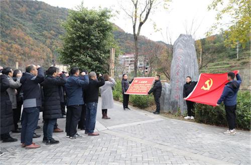 南江县第四中学开展主题党日活动