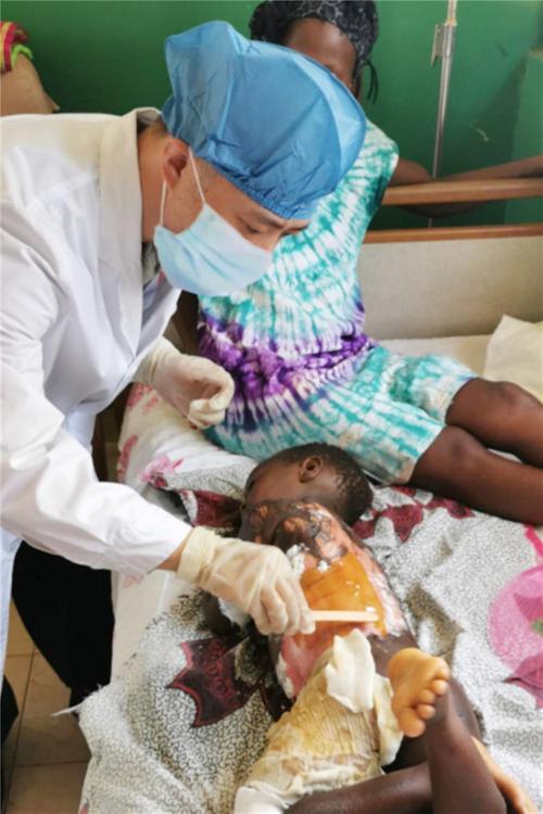 华西广安医院彭程主任医师荣获“全国援外医疗工作先进个人”