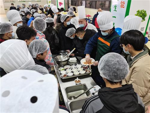 邻水县：推进劳动教育 共享“美好食光”