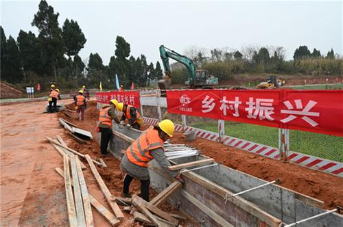 东兴区：农业园区建设忙