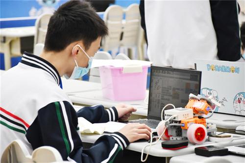 武胜县举办第十九届青少年科技创新大赛暨第十届中小学生科技节现场竞技赛