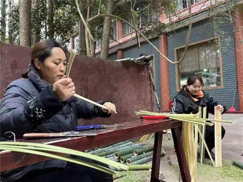 青神县：零工“小市场” 激活就业“大民生”  