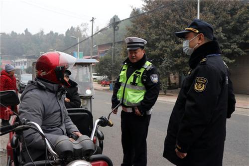 简阳市道安办联合执法，当好平安交通“守路人”