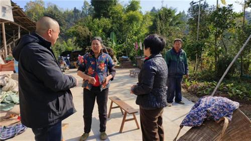 南江县朝阳小学开展为困难学生送温暖活动