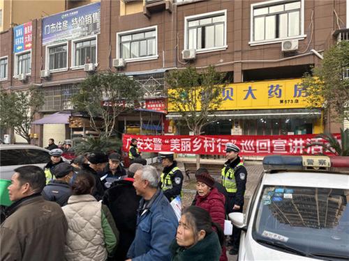 邻水县：“美丽乡村行” 交警联合多部门巡逻宣讲