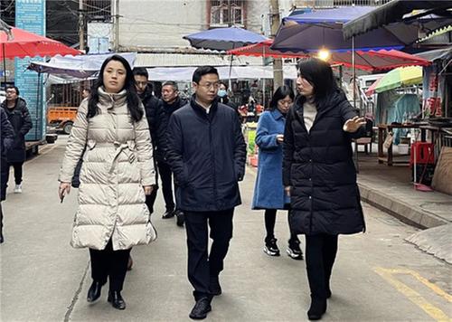 内江市市中区领导调研巩固国家卫生城市工作