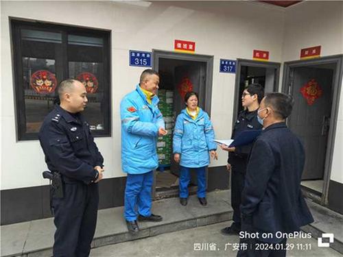 邻水县公安局、县经信局联合开展加油站安全检查