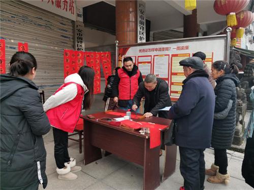 护安镇开展“写春联 迎新春”活动