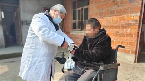 青神县：家庭医生进万家 “家门口”就医暖人心