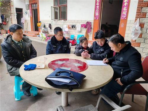 东兴区：征兵家访面对面 严把政考安全关