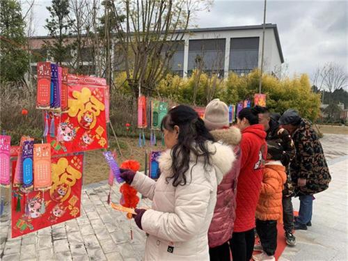 成都东部新区石板凳街道梧桐里社区筹备组举办“忆年味·赏民俗”新春民俗文化活动