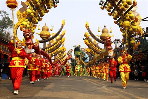 纳溪区：舞龙表演添年味 欢乐喜庆贺新春