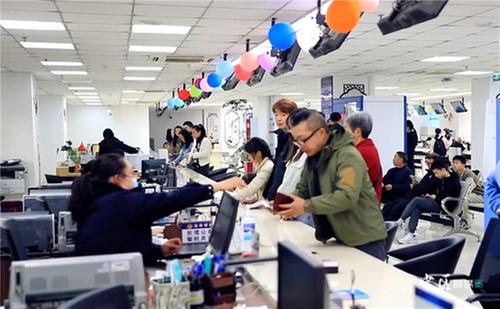 内江市市中区：龙年上班第一天 收心归位干劲足